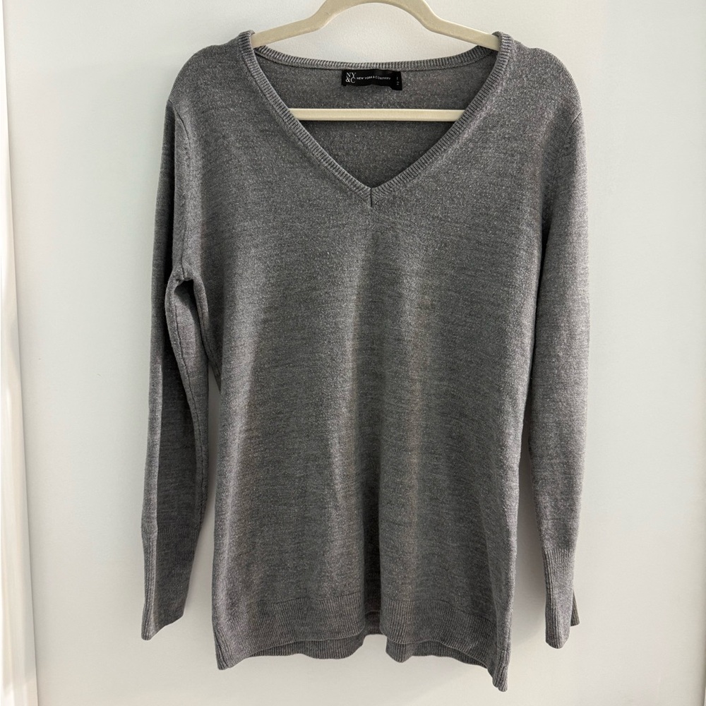Women’s New York & Company Gray V-Neck Sweater Soft Knit